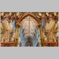 Lichfield Cathedral, photo Gary Ullah, Wikipedia,3.jpg